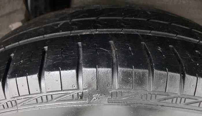2013 Hyundai i20 MAGNA O 1.2, Petrol, Manual, 1,15,490 km, Left Rear Tyre Tread