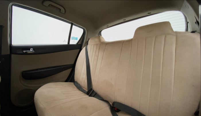 2013 Hyundai i20 MAGNA O 1.2, Petrol, Manual, 1,15,490 km, Right Side Rear Door Cabin