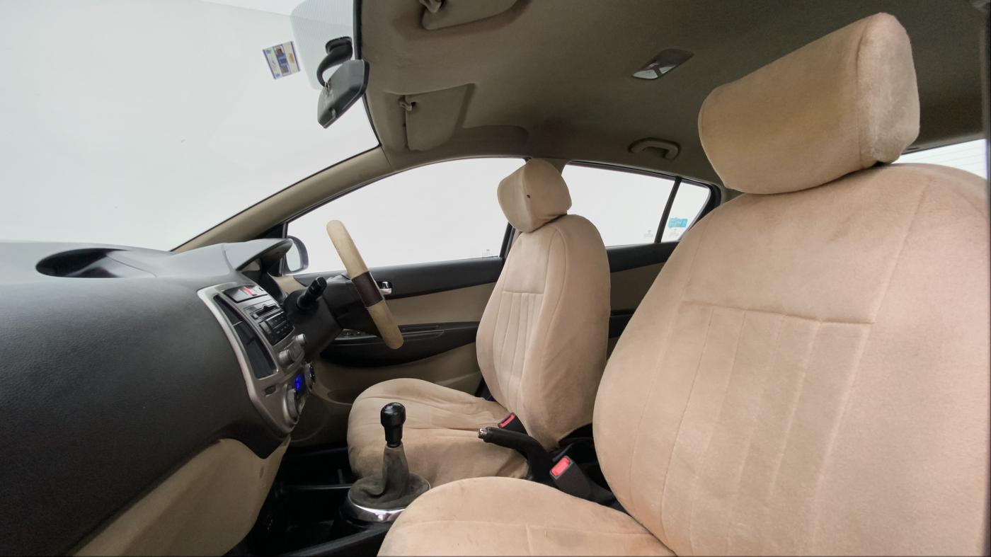 2013 Hyundai i20 MAGNA O 1.2, Petrol, Manual, 1,15,490 km, Right Side Front Door Cabin
