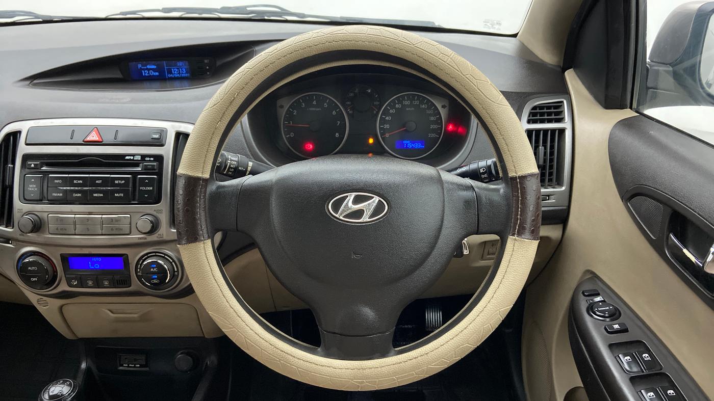 2013 Hyundai i20 MAGNA O 1.2, Petrol, Manual, 1,15,490 km, Steering Wheel Close Up