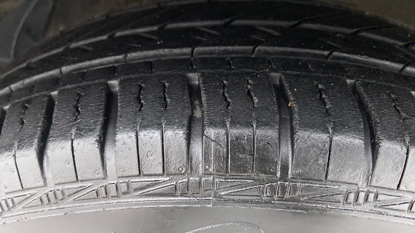 2013 Hyundai i20 MAGNA O 1.2, Petrol, Manual, 1,15,490 km, Left Front Tyre Tread