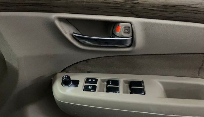 2019 Maruti Ciaz DELTA AT 1.5 SHVS PETROL, Petrol, Automatic, 43,848 km, Driver Side Door Panels Control