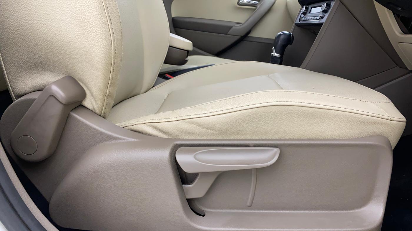 2016 Skoda Rapid 1.5 TDI CR STYLE PLUS AT, Diesel, Automatic, 1,10,839 km, Driver Side Adjustment Panel