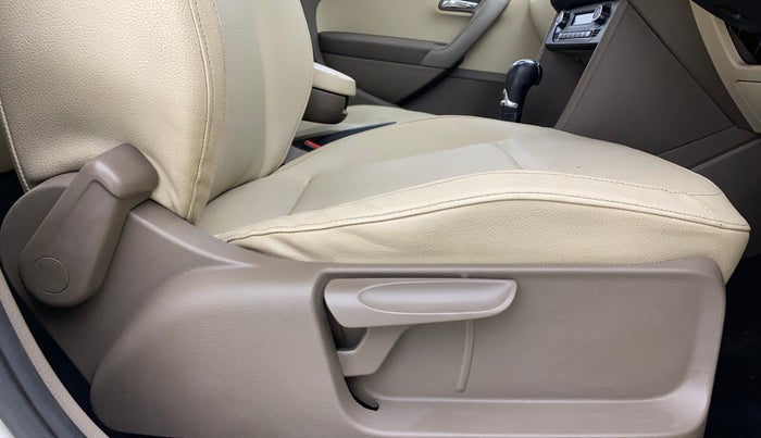 2016 Skoda Rapid 1.5 TDI CR STYLE PLUS AT, Diesel, Automatic, 1,10,839 km, Driver Side Adjustment Panel