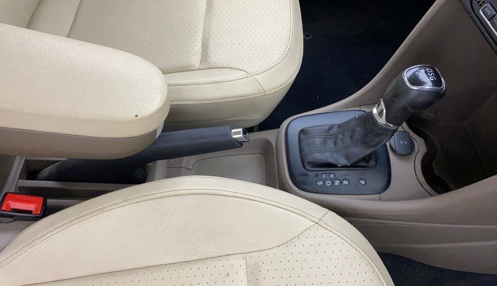 2016 Skoda Rapid 1.5 TDI CR STYLE PLUS AT, Diesel, Automatic, 1,10,839 km, Gear Lever