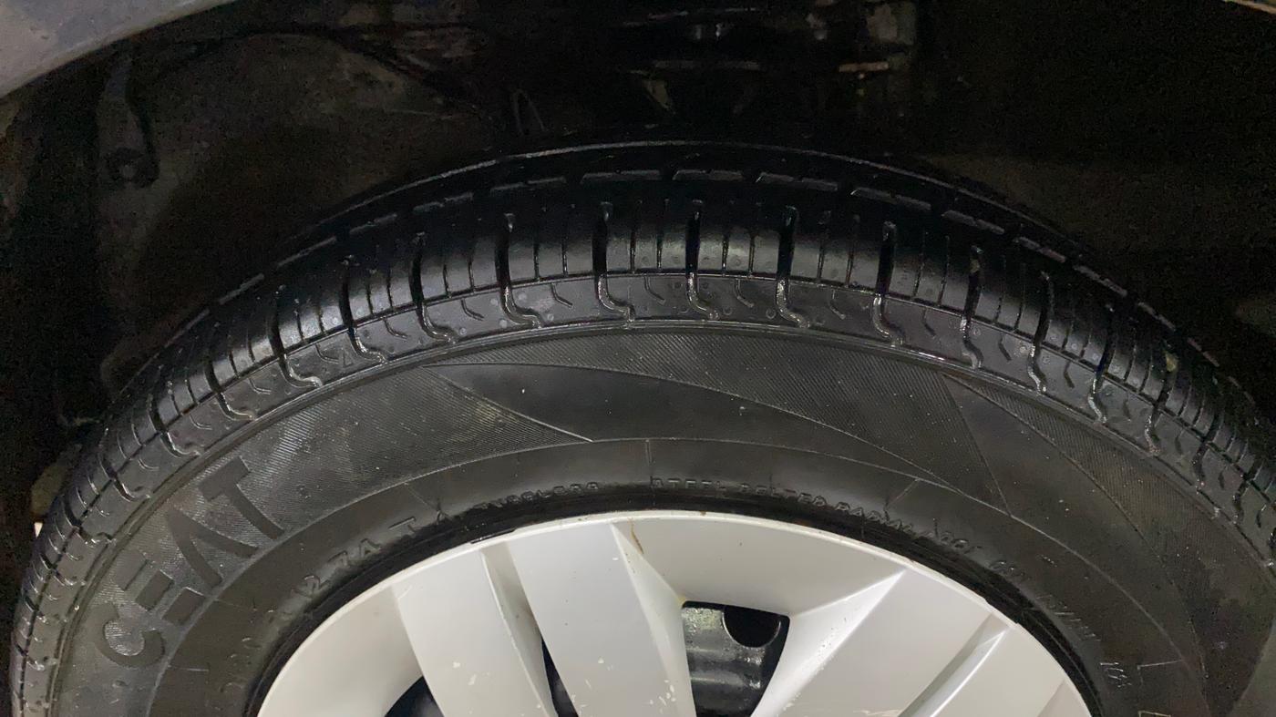 2021 Maruti Alto VXI, Petrol, Manual, 30,717 km, Left Front Tyre Tread