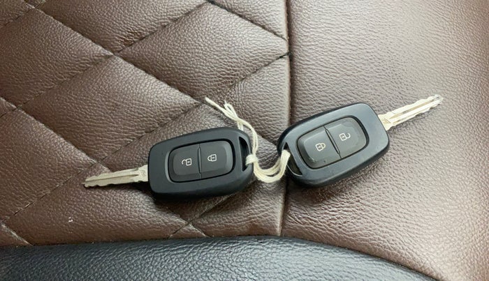 2019 Renault Duster RXS PETROL, Petrol, Manual, 40,770 km, Key Close Up