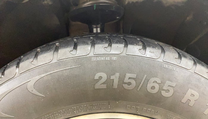 2019 Renault Duster RXS PETROL, Petrol, Manual, 40,770 km, Right Front Tyre Tread