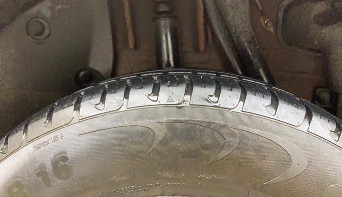 2019 Renault Duster RXS PETROL, Petrol, Manual, 40,770 km, Right Rear Tyre Tread