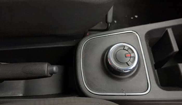 2022 Renault Kwid RXT 1.0 AMT, Petrol, Automatic, 27,613 km, Gear Lever