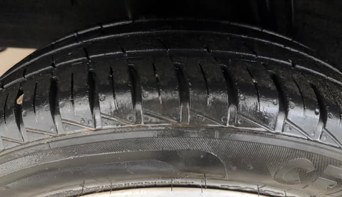 2022 Renault Kwid RXT 1.0 AMT, Petrol, Automatic, 27,613 km, Right Rear Tyre Tread