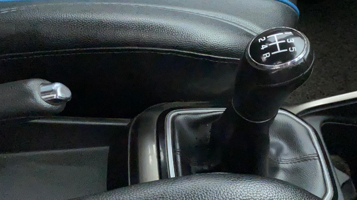 2017 Maruti IGNIS ALPHA 1.2, Petrol, Manual, 64,694 km, Gear Lever