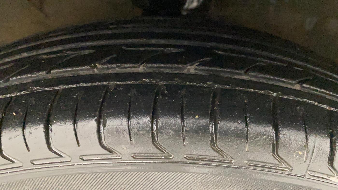 2010 Hyundai i10 MAGNA 1.2, Petrol, Manual, 89,829 km, Right Front Tyre Tread