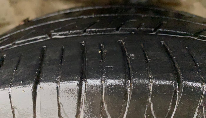 2013 Maruti Wagon R Stingray VXI, Petrol, Manual, 44,439 km, Left Front Tyre Tread