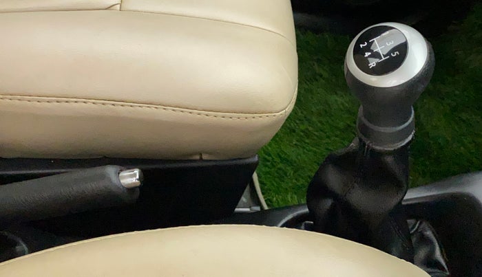 2013 Maruti Wagon R Stingray VXI, Petrol, Manual, 44,439 km, Gear Lever