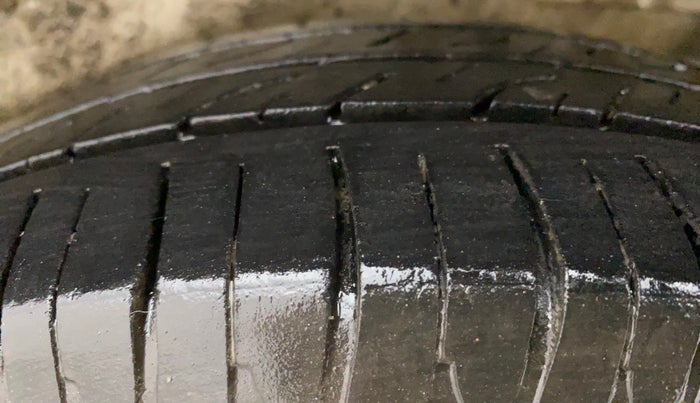 2013 Maruti Wagon R Stingray VXI, Petrol, Manual, 44,439 km, Left Rear Tyre Tread