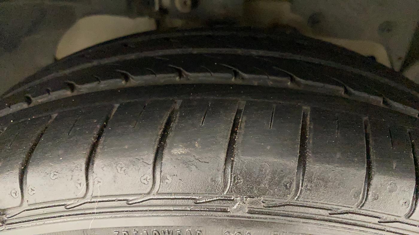 2019 Ford FREESTYLE TITANIUM 1.2 PETROL, Petrol, Manual, 39,320 km, Right Front Tyre Tread