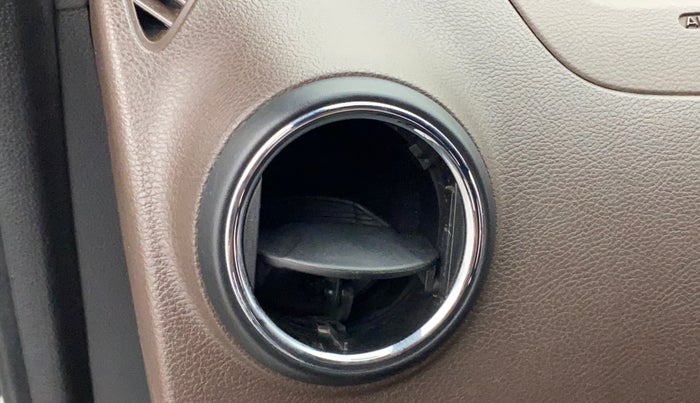 2019 Ford FREESTYLE TITANIUM 1.2 PETROL, Petrol, Manual, 39,320 km, AC Unit - Front vent has minor damage