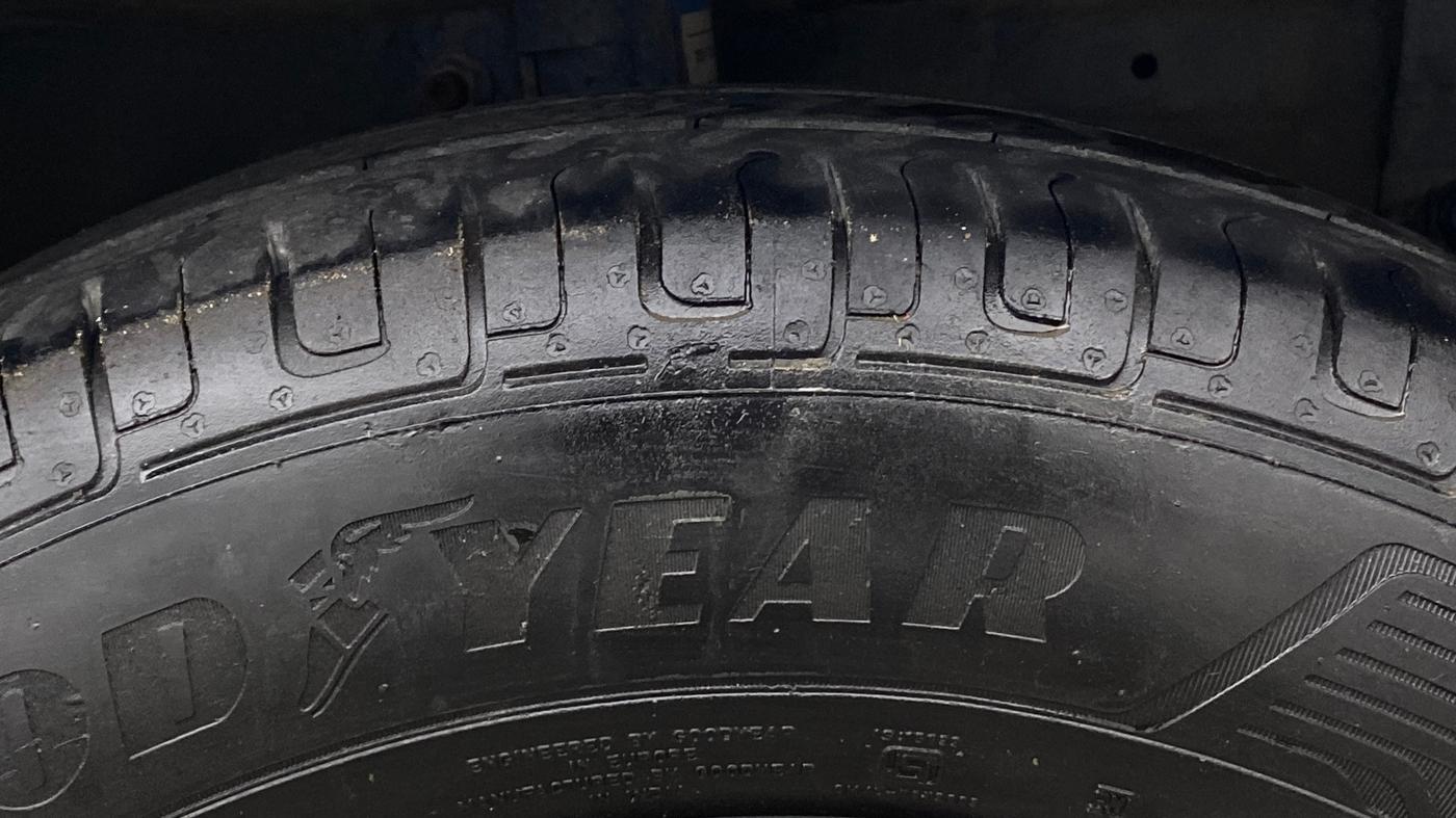 2014 Maruti Swift Dzire VXI, Petrol, Manual, 69,064 km, Right Front Tyre Tread