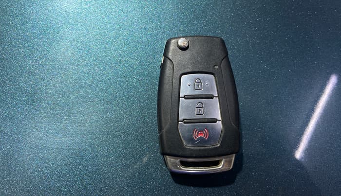 2021 Mahindra XUV300 W8 (O) 1.2 PETROL AMT, Petrol, Automatic, 91,580 km, Key Close Up
