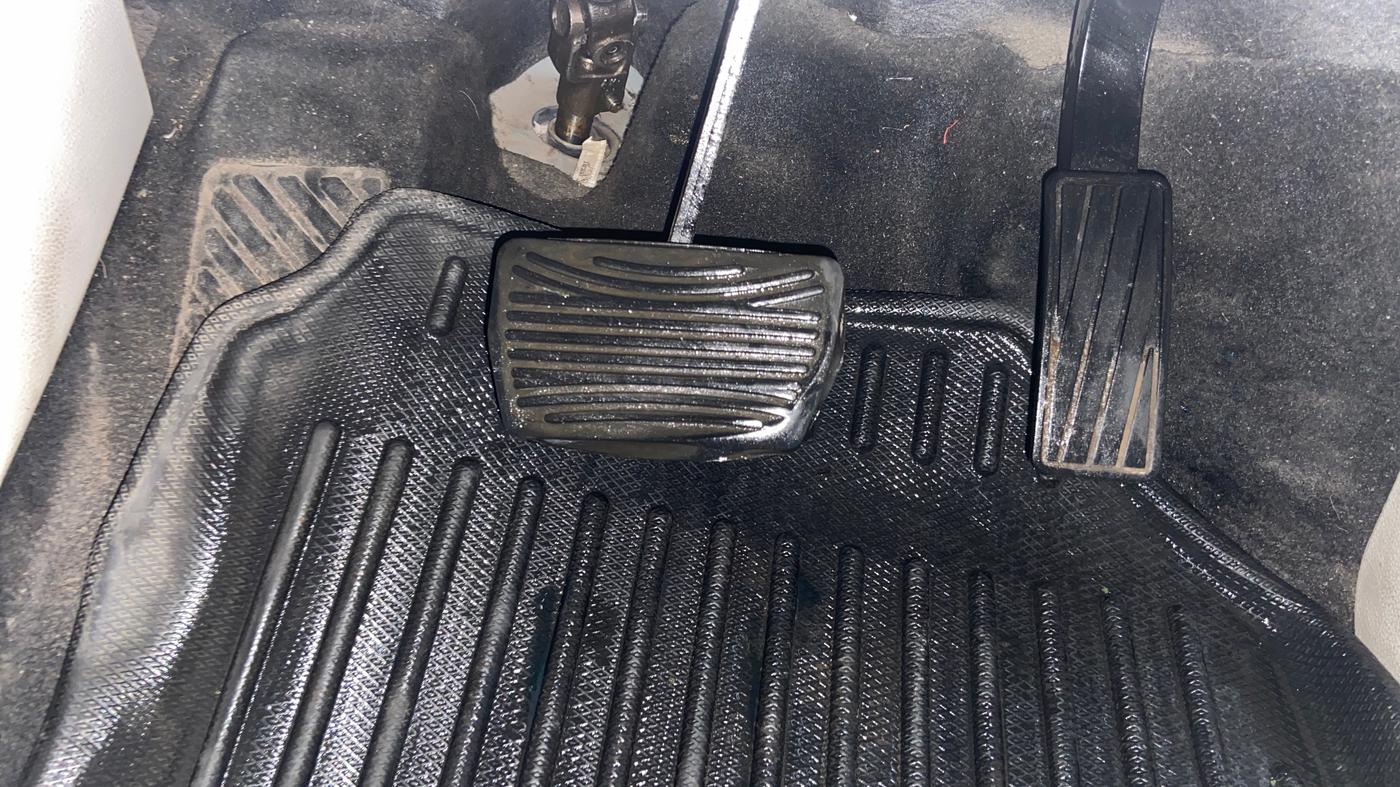 2021 Mahindra XUV300 W8 (O) 1.2 PETROL AMT, Petrol, Automatic, 91,580 km, Pedals