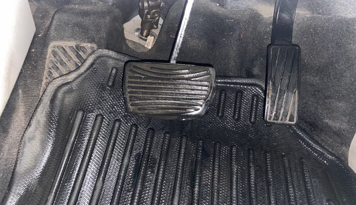2021 Mahindra XUV300 W8 (O) 1.2 PETROL AMT, Petrol, Automatic, 91,580 km, Pedals