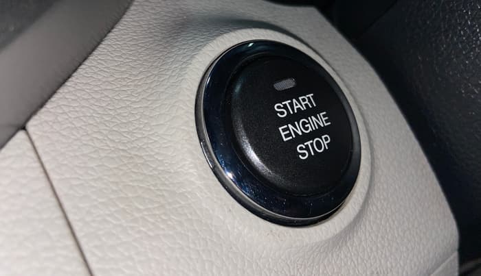 2021 Mahindra XUV300 W8 (O) 1.2 PETROL AMT, Petrol, Automatic, 91,580 km, Keyless Start/ Stop Button