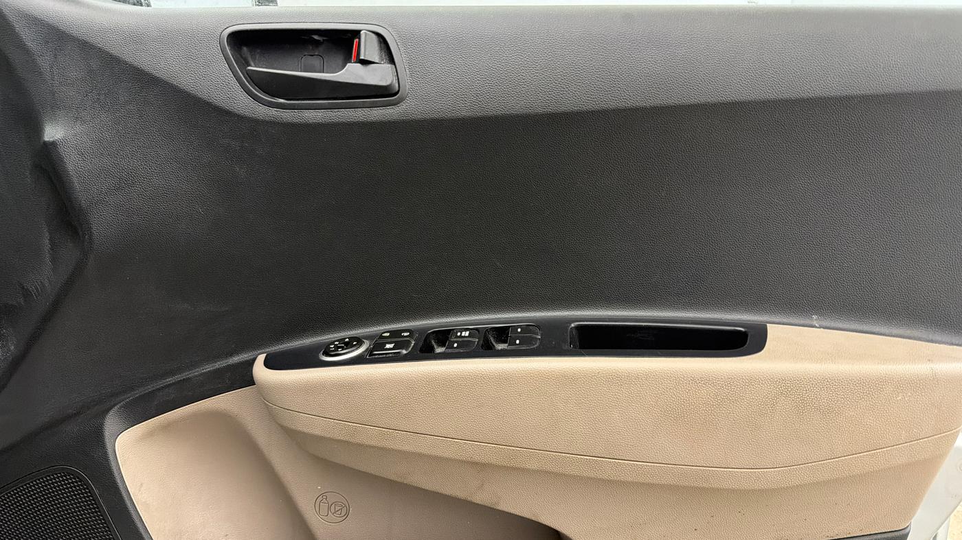 2018 Hyundai Grand i10 MAGNA AT 1.2 KAPPA VTVT, Petrol, Automatic, 56,890 km, Driver Side Door Panels Control