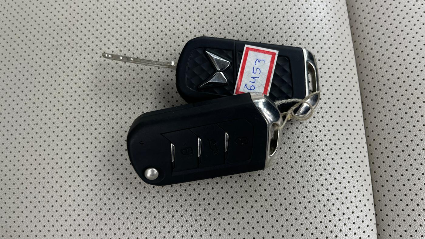 2023 Mahindra XUV700 AX 7 LUXURY P AT 7 STR, Petrol, Automatic, 36,778 km, Key Close Up