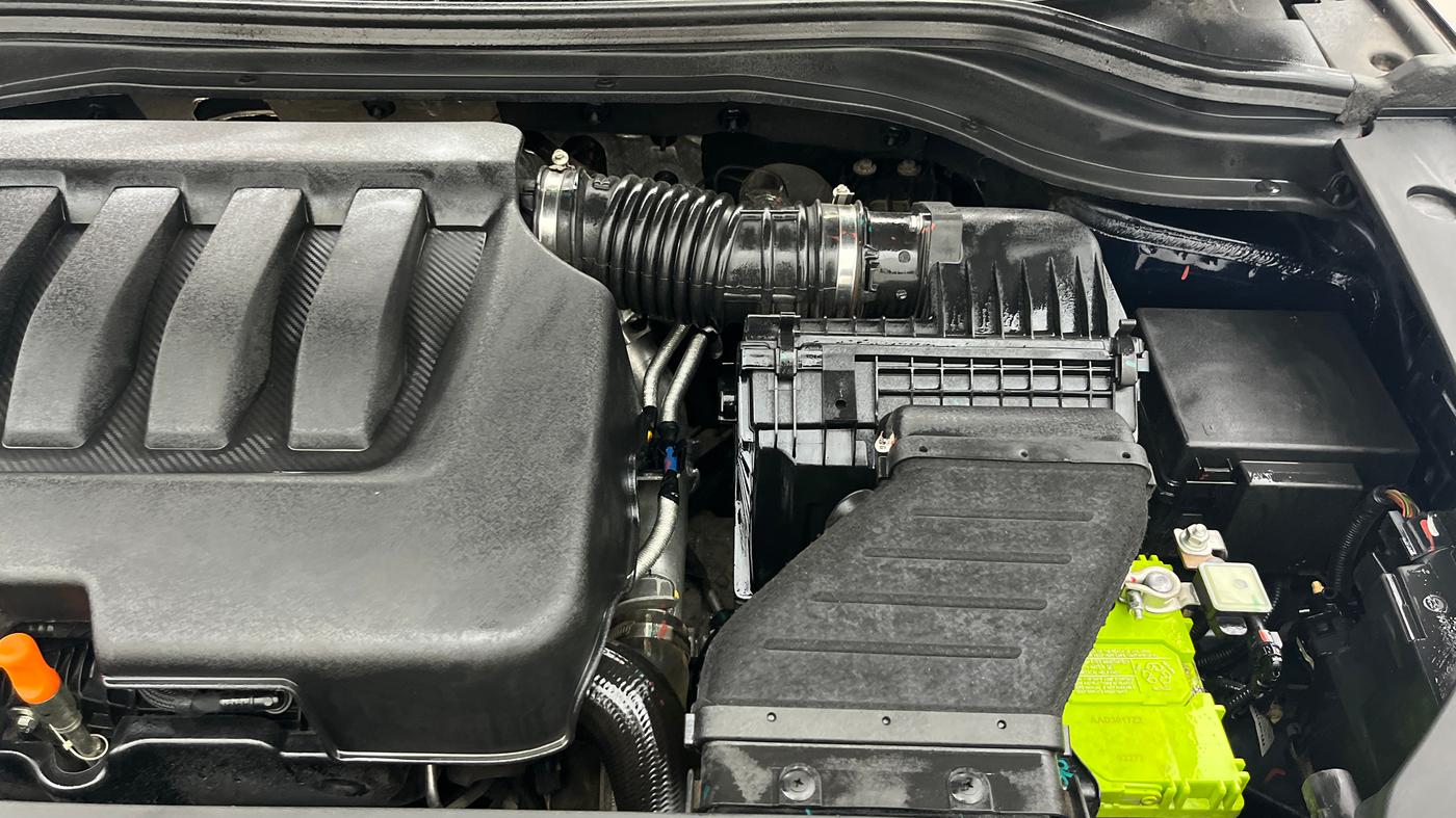 2023 Mahindra XUV700 AX 7 LUXURY P AT 7 STR, Petrol, Automatic, 36,778 km, Engine View - Left