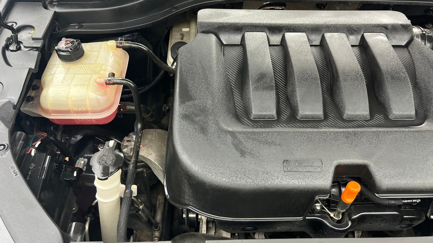 2023 Mahindra XUV700 AX 7 LUXURY P AT 7 STR, Petrol, Automatic, 36,778 km, Engine View - Right