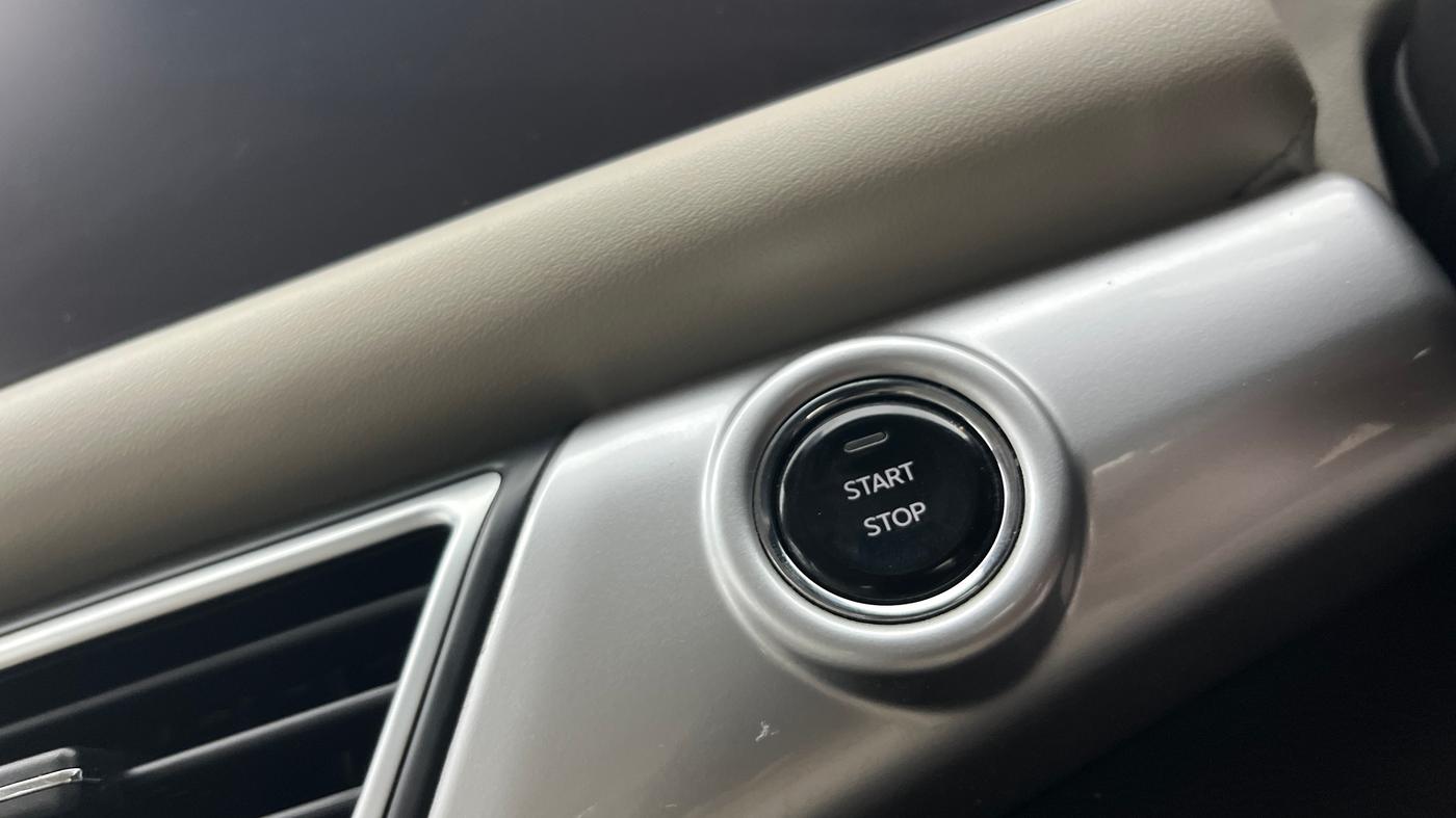 2023 Mahindra XUV700 AX 7 LUXURY P AT 7 STR, Petrol, Automatic, 36,778 km, Keyless Start/ Stop Button