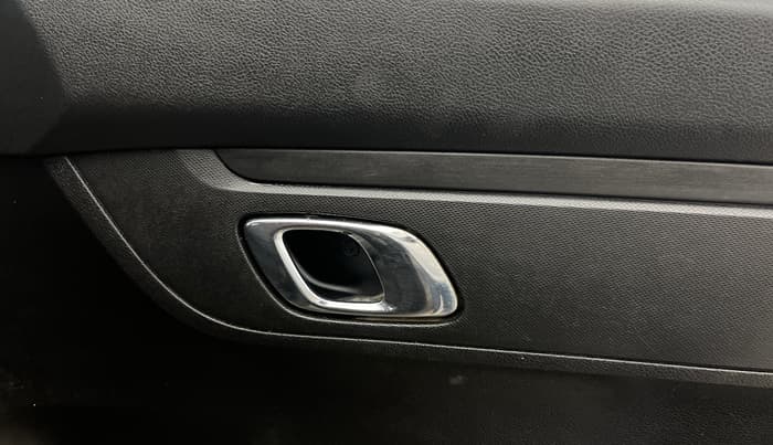 2018 Renault Kwid RXT 1.0 (O), Petrol, Manual, 36,831 km, Driver Side Door Panels Control