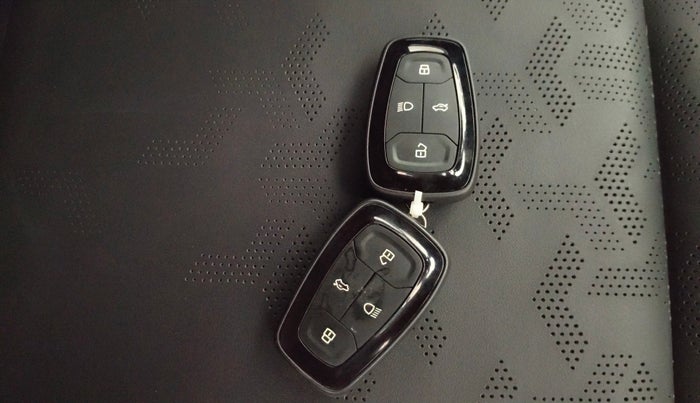 2023 Tata ALTROZ XZA PLUS DARK EDTION, Petrol, Automatic, 20,235 km, Key Close Up