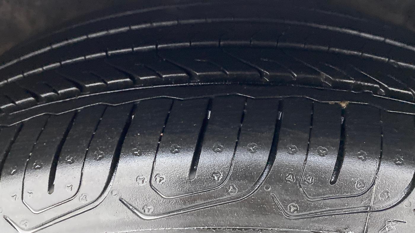 2014 Volkswagen Jetta HIGHLINE 2.0 TDI MT, Diesel, Manual, 72,971 km, Left Rear Tyre Tread