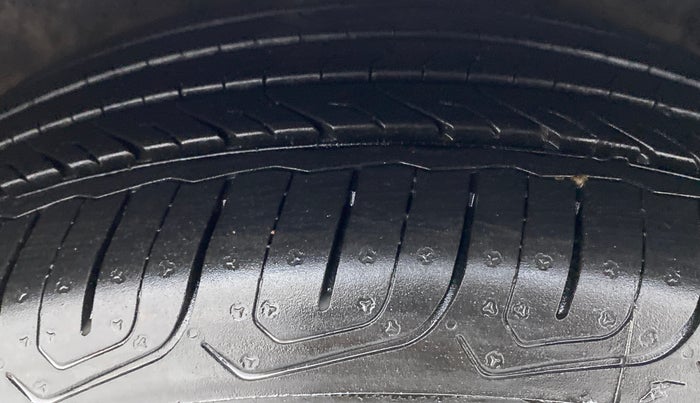 2014 Volkswagen Jetta HIGHLINE 2.0 TDI MT, Diesel, Manual, 72,971 km, Left Rear Tyre Tread