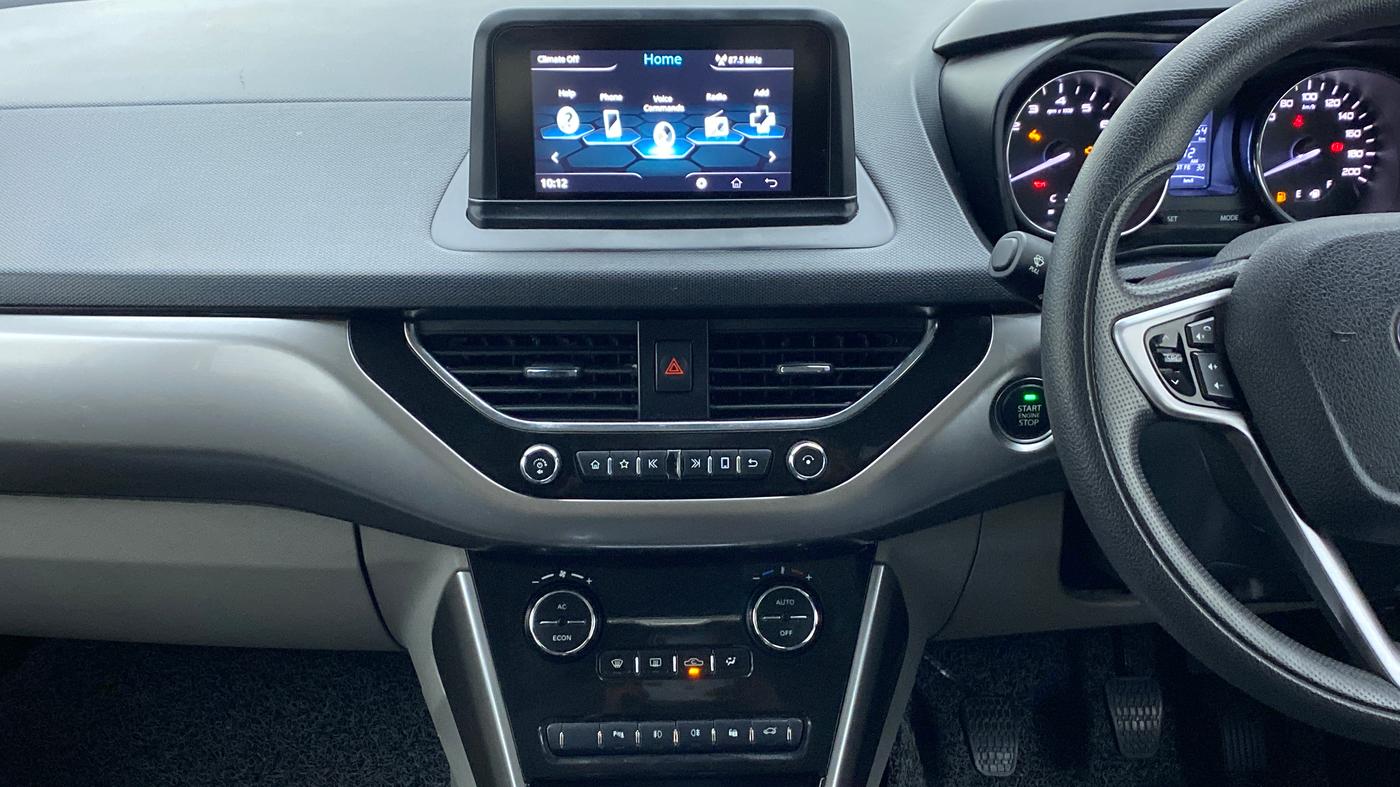 2018 Tata NEXON XZ+ 1.2 DUAL TONE, Petrol, Manual, 51,902 km, Air Conditioner