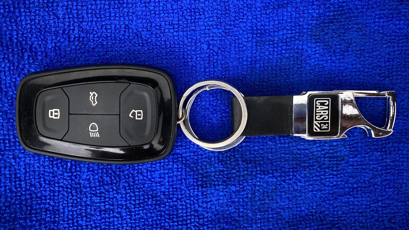 2018 Tata NEXON XZ+ 1.2 DUAL TONE, Petrol, Manual, 51,902 km, Key Close Up