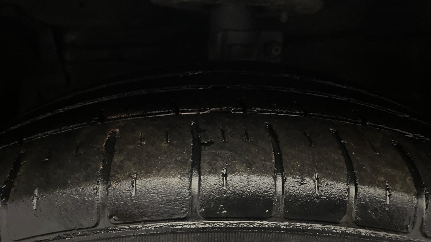2017 Maruti Ciaz ALPHA  AT 1.4  PETROL, Petrol, Automatic, 1,23,222 km, Left Front Tyre Tread