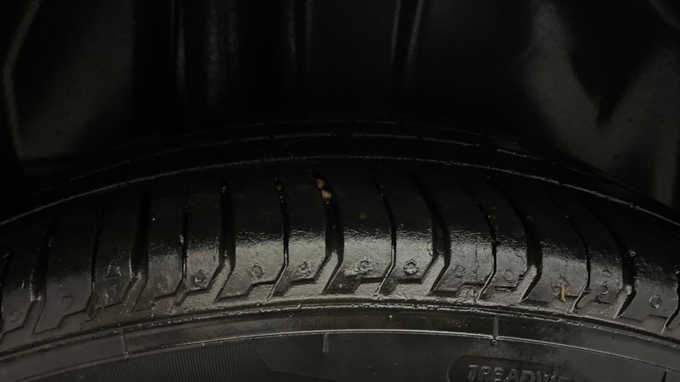 2017 Maruti Ciaz ALPHA  AT 1.4  PETROL, Petrol, Automatic, 1,23,222 km, Right Rear Tyre Tread