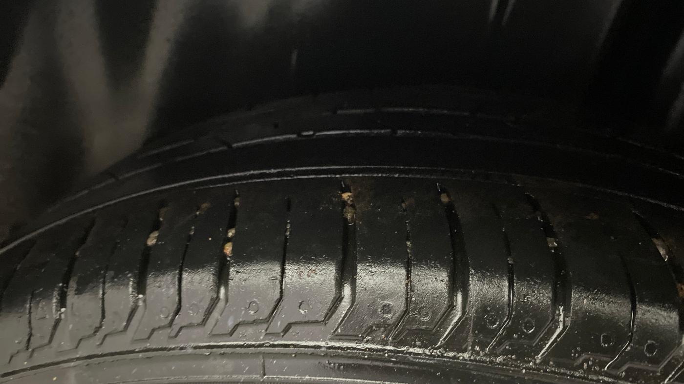 2017 Maruti Ciaz ALPHA  AT 1.4  PETROL, Petrol, Automatic, 1,23,222 km, Left Rear Tyre Tread