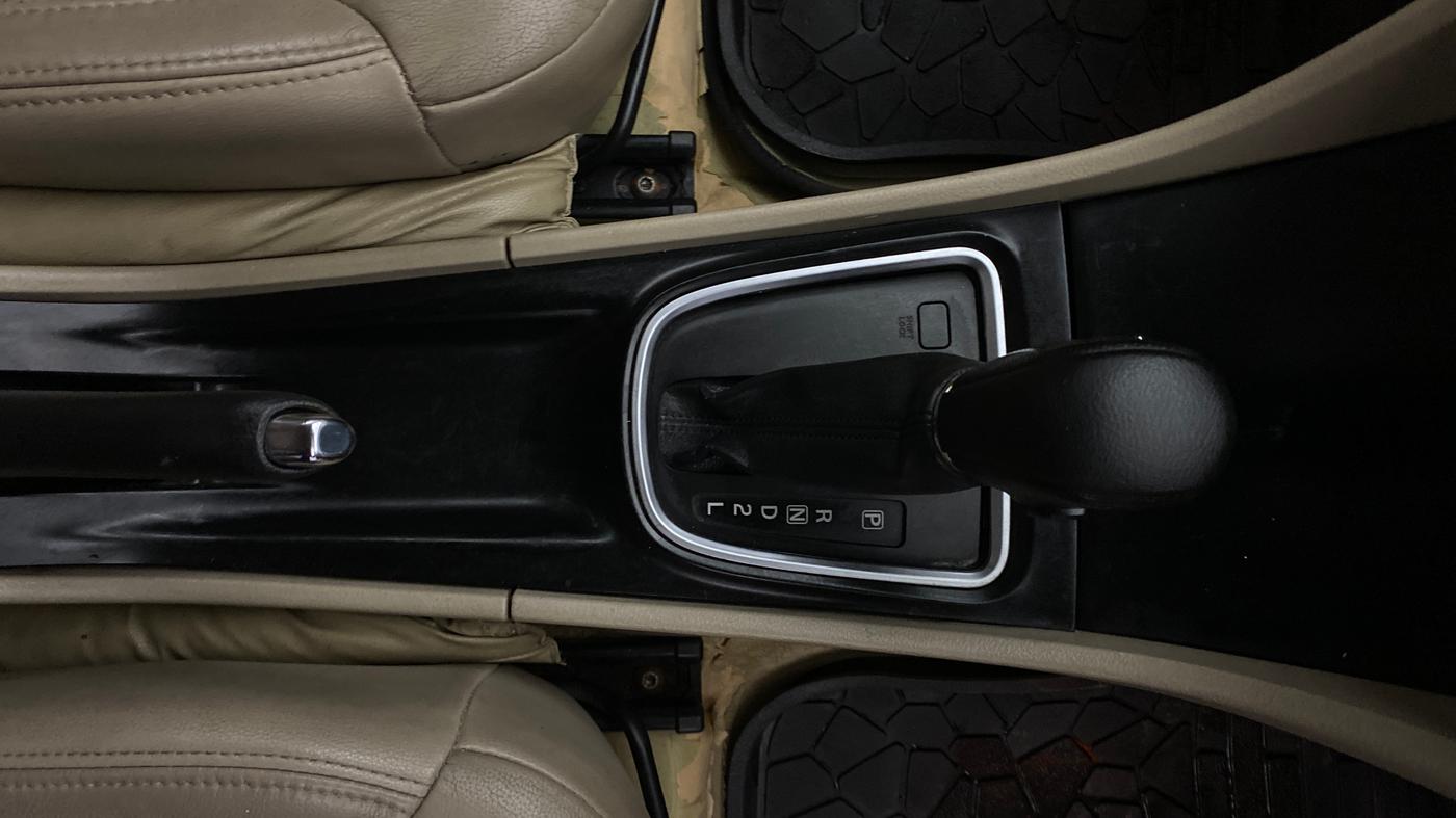 2017 Maruti Ciaz ALPHA  AT 1.4  PETROL, Petrol, Automatic, 1,23,222 km, Gear Lever