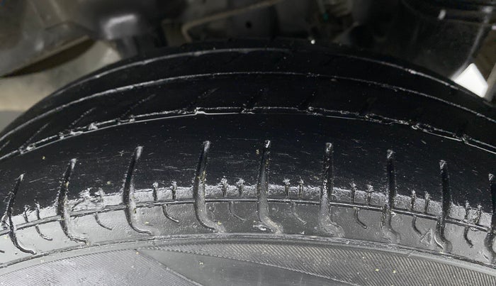 2015 Hyundai Eon ERA +, Petrol, Manual, 48,485 km, Left Rear Tyre Tread