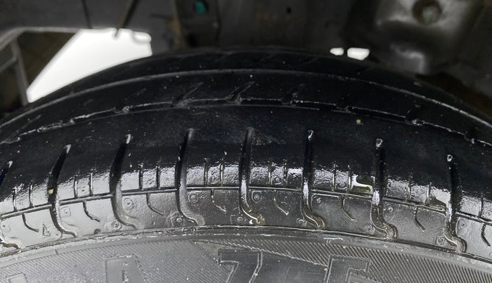 2015 Hyundai Eon ERA +, Petrol, Manual, 48,485 km, Right Rear Tyre Tread