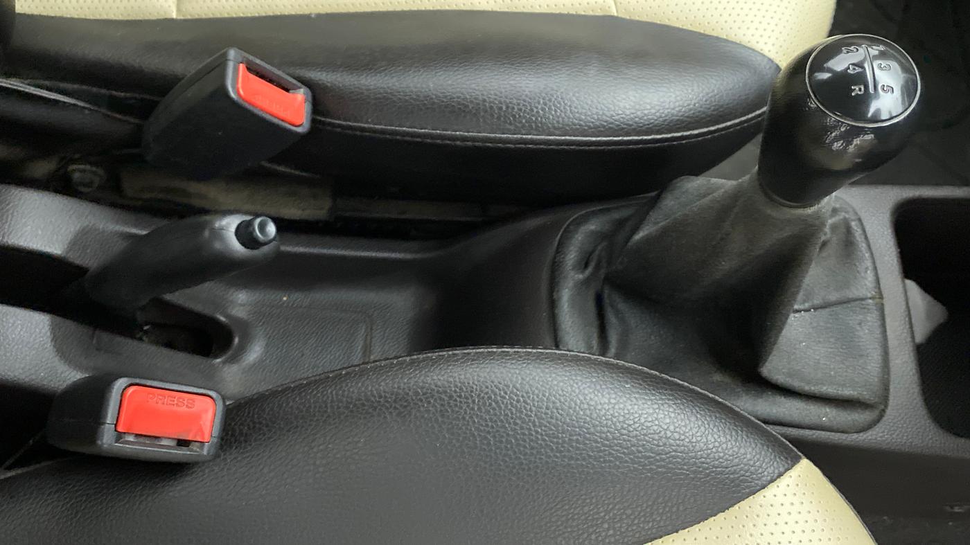 2015 Hyundai Eon ERA +, Petrol, Manual, 48,485 km, Gear Lever