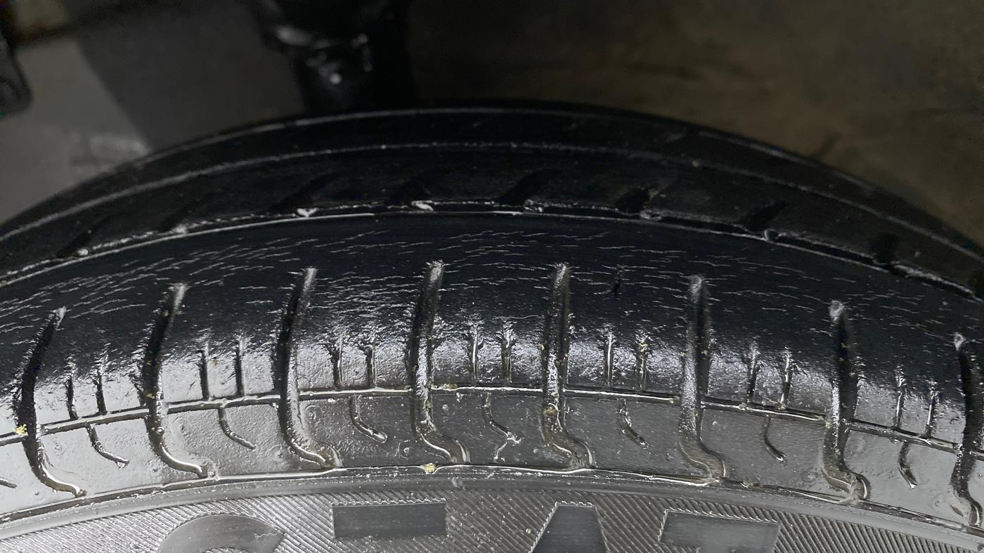 2015 Hyundai Eon ERA +, Petrol, Manual, 48,485 km, Left Front Tyre Tread