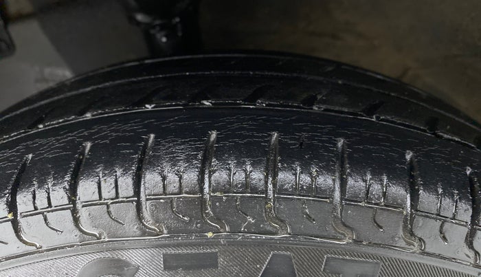 2015 Hyundai Eon ERA +, Petrol, Manual, 48,485 km, Left Front Tyre Tread