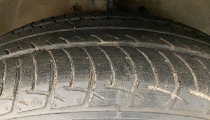 2016 Maruti Celerio ZXI AMT, Petrol, Automatic, 37,104 km, Right Front Tyre Tread
