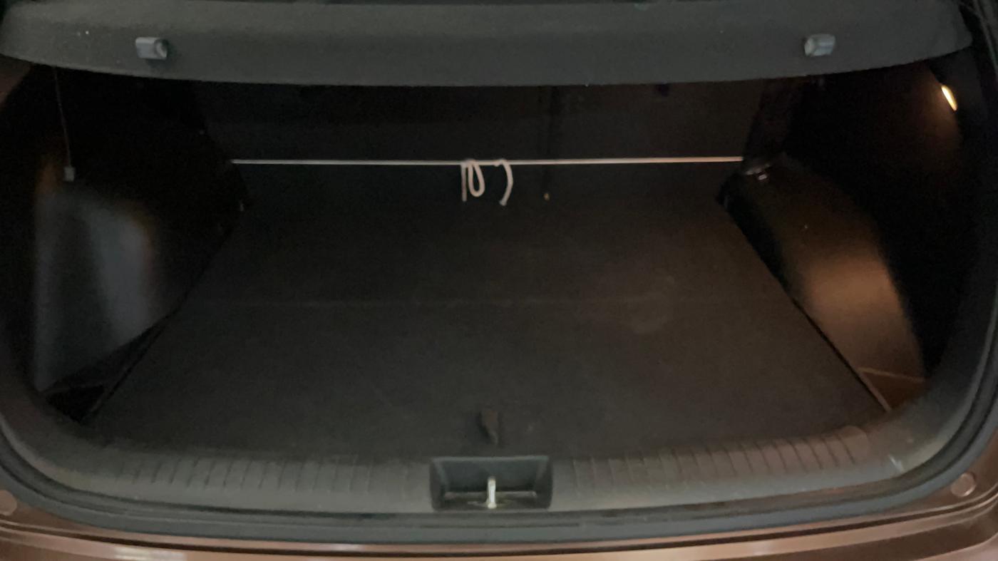 2017 Hyundai Creta SX PLUS AT 1.6 PETROL, Petrol, Automatic, 80,339 km, Boot Inside