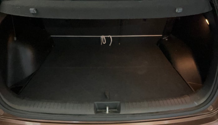 2017 Hyundai Creta SX PLUS AT 1.6 PETROL, Petrol, Automatic, 80,375 km, Boot Inside